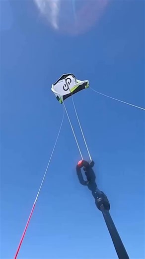 DON’T PULL THE BAR! Kitesurf crash and fail on Instagram: "What else could be wrong ? Tag us your worst/best crash 🤙 # #dontpullthebar #kitecrash #kitefail #kitesurfing"