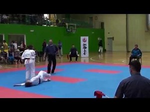Female Kyokushin Karate Fight With Wheel Kick KNOCKOUT!