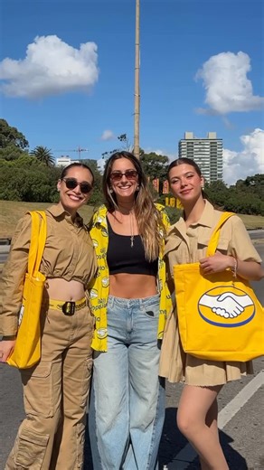 La Bajada 🌸 on Instagram: "YA LLEGÓ LA BAJADA A MANGA LARGAAA ⛱️ Vos, ¿ya estás acá? @mercadolibre.uy 📦 @eslabajada #UnCumbiaNenaParaTodos"