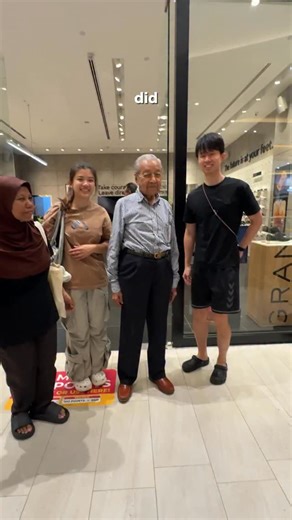 HYGR on Instagram: "Exhausted, stressed, and racing against time to set up our kiosk — then we met Tun Dr. Mahathir while buying some essentials. Reminder that hustle days still have special moments ✨ @chedetofficial #hygrmy #hygrkiosk #centralmarket"