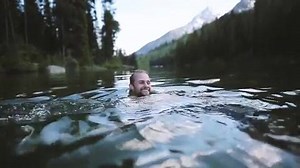 12K views · 717 reactions | "Podía escuchar mi corazón latiendo, podía escuchar el corazón de todos, podía escuchar el sonido humano que hacíamos todos ahí sentados, ninguno se movió, ni siquiera cuando el cuarto oscureció". - | Hipster | Facebook