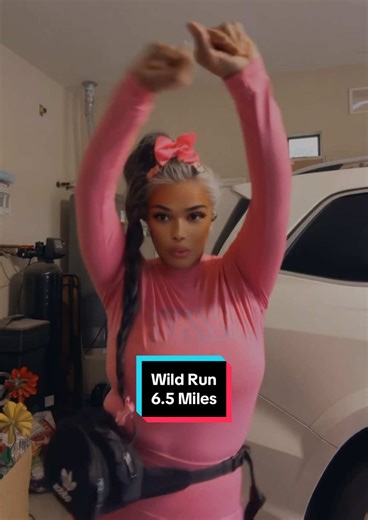 🗣️ Out in the wild runtok bestie sighting… so cool! I literally had no idea this hardcore runner was from my area. Maybe she’s visiting but what a small world! Felt like crap on my run, I couldn’t wait for it to end! #runtok #run #runner #running #over50