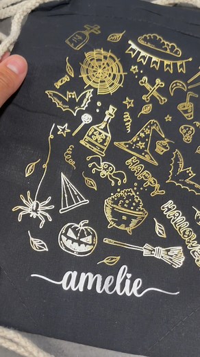 Explora la innovadora solución de transferencia Forever Flex-Soft (No-Cut). Obtén resultados de alta calidad con menos pasos y sin necesidad de corte. Simplifica tus proyectos de personalización con esta tecnología avanzada - en este caso para Halloween 🎃👻 Más info en nuestra bio. #ViniloTransferenciaTérmica #ViniloTextil #ViniloParaRopa #ViniloDeColores #EstampadoEnVinilo #ViniloDeCalidad #ViniloBrillante #ViniloMetalizado #ViniloFlex #ViniloParaCamisetas #PersonalizaciónVinilo #ViniloAdhesiv