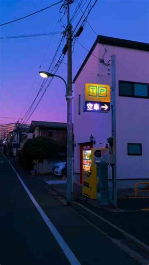 東京トワイライトの雰囲気 夕暮れの静かな街並み
