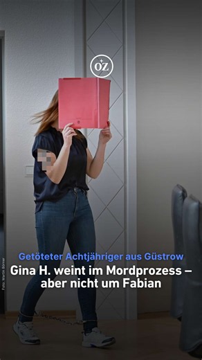 🧑‍⚖️ Ein Psychotherapeut, der die im Mordfall Fabian angeklagte Gina H. über mehrere Jahre behandelte, hat am Donnerstag (9. Juni) vor dem Rostocker Landgericht ausgesagt. Es war der letzte Prozesstag vor einer vierwöchigen Sommerpause. Beachtenswert bei der Aussage des Therapeuten war der Umstand, dass er die Behandlung von Gina H. auslaufen lassen wollte. Sie habe stabil gewirkt und eine weiterführende Therapie sei nicht „erfolgsversprechend“ gewesen, sagte er aus. Es seien zuletzt nur noch e