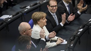 Mit 364 Ja-Stimmen - Bundestag wählt Merkel zum vierten Mal zur Kanzlerin