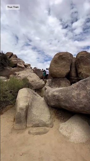Rock climbing in the desert. Quail Springs Historic Trail, Joshua Tree National Park