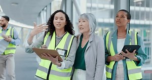 clip-1107213933-building-vision-site-talking-people-construction-meeting