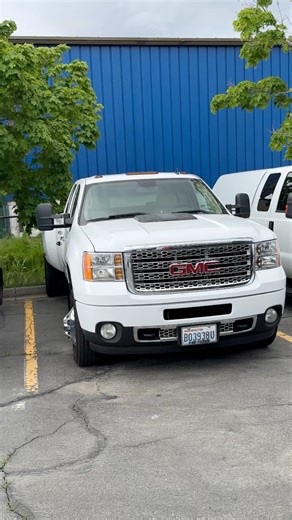 1.5M views · 24K reactions | Duramax engine failure. Blowing oil #duramax #enginebuild #autoshop #autorepair #carrepair | Dave's Auto Center | Facebook