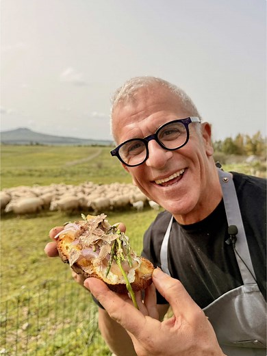 Crostino selvaggio sardo con pane civraxiu e tartufo bianchetto