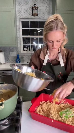 1.4M views · 11K reactions | Sharing my new and improved Substack “Roux Girl” on there you will find written out recipes to my videos, including Holiday, Game Day, baking and comfort recipes❤️ linked in my bio :) | Tineke Younger | Facebook
