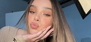 Hailee Steinfeld In Skimpy Pink Bikini Leaves Fans 'Starving'