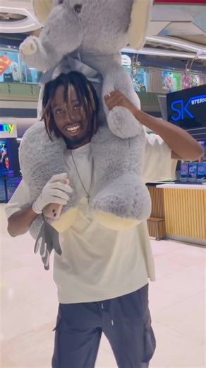 Rogie on Instagram: "Ho ho ho ho🎅🏿 #merrychristmas"