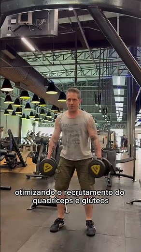 AGACHAMENTO COM HALTERES
