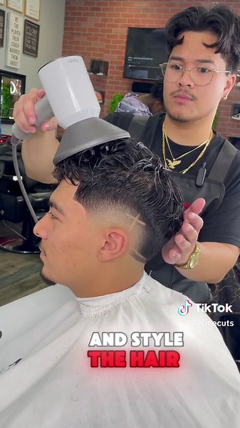 Burst Fade Tutorial This is how to do a burst fade. The burst fade is one of the trendiest hairstyles out now. This haircut is perfect if you have curly hair. If you follow these steps, you can easily do any burst fade, just change the height of the bald line. You can also add a double V in the back too add more style. #IEBarber #burstfade #haircut #barber #lowfade #curls #hairtransformation