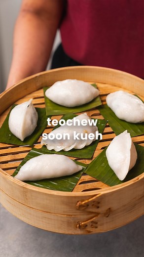 making traditional teochew kueh!! 🤸🏻‍♀️😋 @ahmahslegacy and @yeomyyyy show us how to have fun the old-school way… making soon kueh (but with turnips) from scratch!! to make 12-15 pieces , all you need is: filling 250g of turnips 75g of carrots 50g of dried mushrooms, rehydrated 40g of dried black fungus, rehydrated 30g of dried shrimps, rehydrate 20g of garlic (optional) 130g sio bak white pepper, to taste 30g sugar 25g light soy sauce salt, to taste (optional) fish powder, or chicken powder ½
