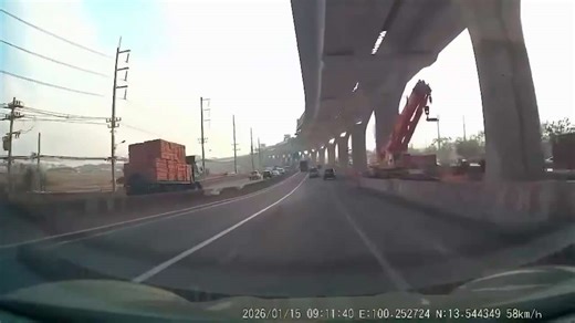 Dashcam shows moment crane plunges onto road killing two drivers