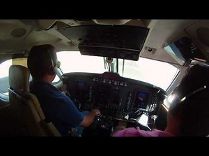 LANDING BEECHCRAFT KING AIR 200 GT COCKPIT VIEW