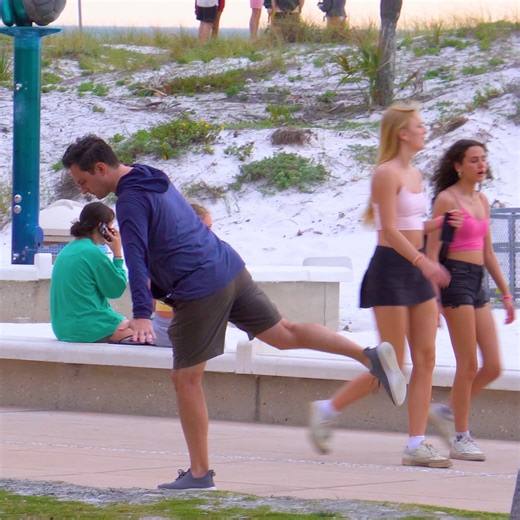 Wishing People a Merry Christmas With Farts 💨 | HumorBagel