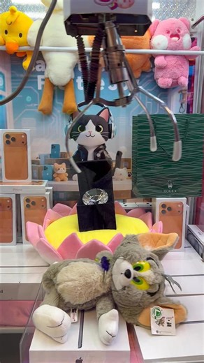 @gwsierra on Instagram: "Jackpot Claw Machine Episode 89 #clawmachine #arcade #prize"