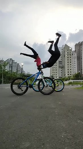 #bikelife #viral #tiktokindia #foryoupage #@akashstunts @myshelfdoly @tnmp.0804 @redbullindia @wazid_stuntogenius @popmaheshsharma @goldenuniqueboy @i