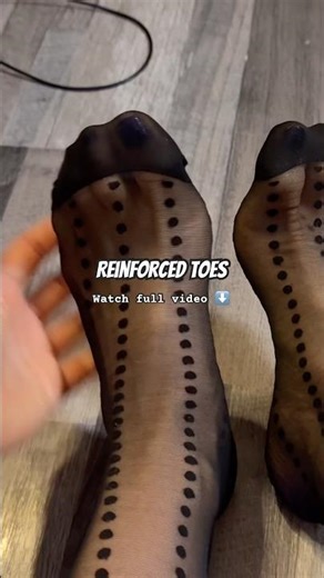 Nylons toes closeup! Black reinforced stockings pantyhose tights feet girl