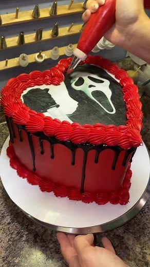 Lets make a Ghost face cake. #Cake #Cakes #ButterCream #ButterCreamCake #DripCake #heartCake #GhostFace #GhostFaceCake #Scream #screamcake #tiktokhalloween #CakeDecorating #CakeDecoratingTutorial #CakeTutorial #Wilton #WiltonPipingTips @Wilton Cakes