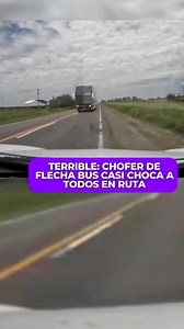 #Ruta34 🌐COLECTIVO DE FLECHA BUS SE ADELANTA EN UNA PELIGROSA MANIOBRA 🔻Un video impactante muestra cómo un colectivo de doble piso de la línea Flecha Bus se adelanta de manera temeraria en una ruta de la provincia de Salta, invadiendo otro carril y poniendo en riesgo la vida de un grupo de jóvenes que viajaban por la ruta. La imprudente maniobra del chofer, que llevaba pasajeros, ha generado gran indignación en la comunidad. Fuente #Canal8Tartagal | La 10 Digital