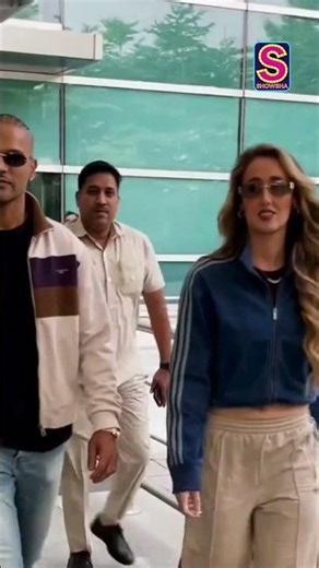 Shikhar Dhawan Spotted with Wife Sophie Shine, Couple Goals Go Viral Online | Celebrity | N18S