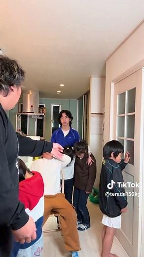 子供達の親父への気遣いに密着