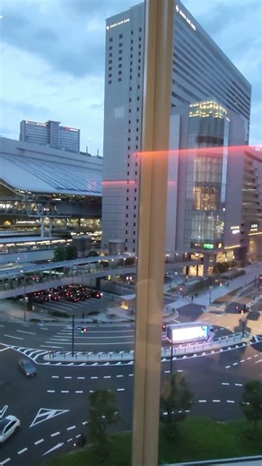 大阪の夜が始まる瞬間｜梅田の夕暮れ 🌇✨