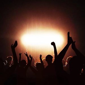 【洋楽】踊れるロックを厳選！思わずダンスしたくなるグルーヴィーな名曲10選