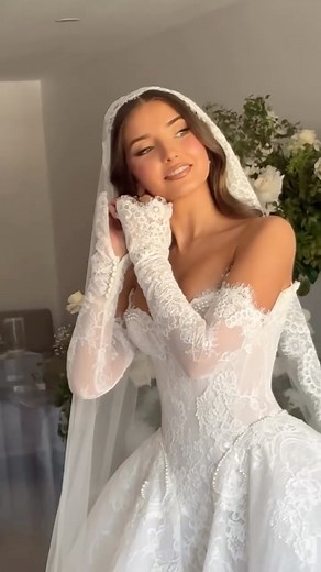 AESTHETICHAVEN on Instagram: "Our stunning Bride Carina ✨ Carina wanted a clean but natural look for her eyebrows and that’s exactly what she got! We achieved this with our signature brow dye and our tweezing technique to give her that sleek but natural eyebrow look for her big day. We also used our mapping technique to help create that perfect brow shape. It was a pleasure working on such a beautiful canvas. #hdbrows #browtint #mapping #sydney #fyp"