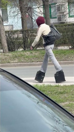 Person wearing extreme platform shoes draws attention in Tolyatti, Russia