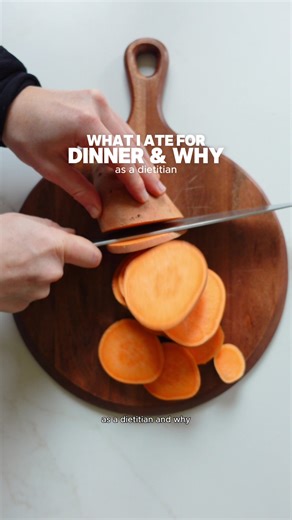 4 steps to make a balanced meal 👇🏼 Building balanced meals is so important for satiety, steady blood sugar levels and energy throughout the day! Here’s how to make a balanced meal every time with no stress: 1. Fill ~1/4 your plate with protein 2. Fill ~1/4 your plate with fiber rich carbs 3. Fill ~1/2 your plate with colorful fruit &/or veg 4. cook or garnish with healthy fats ✨Example: salmon rice veggies avocado @clevelandkitchen blessing us with the best kraut #dinnerideas #easydinnerideas 