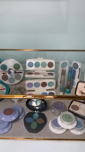Vintage Makeup Collection: Nod to Mod Eyeshadow Palettes