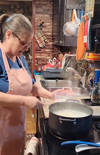 I love home made chicken and dumplings. Does your family like them? Come let me show you how easy they are to make. HOME MADE CHICKEN AND DUMPLINGS. @topfans | The Shabby Shack