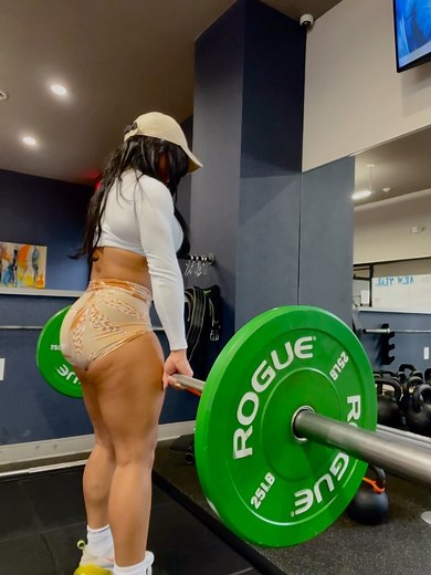 Lady Tarzan on Instagram: "Workin 🤙🏽 Did you workout today? #fyp #fypシ #reels #explore #gym"