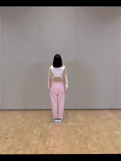 Lesserafim Blue Flame Dance Practice