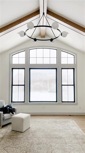 Are you into black window trim? It was a “heck yes” for us. I had a little bit of worry that it might be a passing “trend” but after scouring images of historic architecture, I was reminded that black and iron windows are classic, dating back to medieval Europe. That was all the assurance I needed. 😉🖤 So yes to black windows? Or do you prefer white? Or wood tones? Let me know! ⬇️ #blackwindows #blackwindow #contrasttrim #windowtrim #archedwindows #cljsquad #smmakelifebeautiful #newbuild #newco