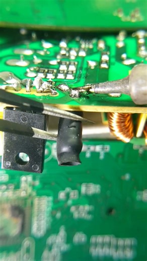 Removing Components Using Soldering iron #shorts #circuitboardrepair