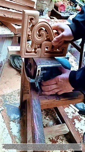 A Very Unique Method For Creating Indentations In Wooden Details #skills #workers #wood