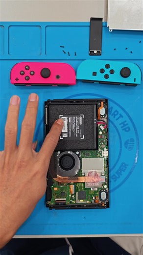 Proses pergantian LCD NITENDO SWITCH Jika teman-teman punya kendala yang sama boleh langsung ke raja repair Serang #rajarepairserang #servicehp #nitendoswitch