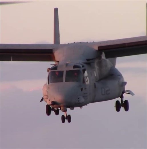 MV-22 OSPREY GOLDEN HOUR HOVER BOW!!🇺🇸🌅🙌LONDON’25 #shorts #v22 #usmc #military