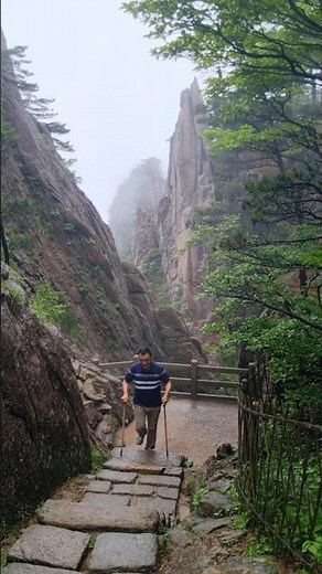 Hiking Vlog in Huangshan, China: A Trip to the World's Most Magnificent Mountain!!!