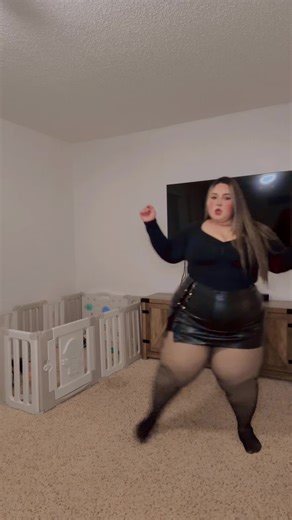 Exploring the Charm of Mini Mini Dance with Chubby Queens