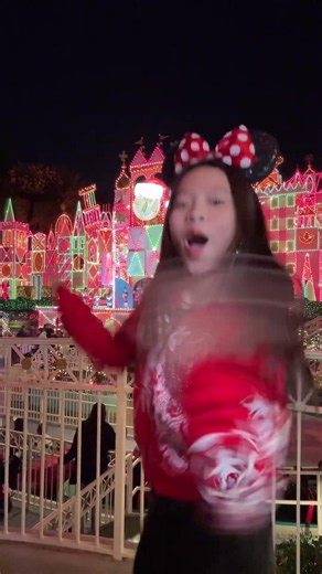 last Christmas at Disneyland 🎄🥹 | Santa Tell Me Dance ✨ #shorts