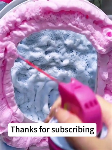 This Toilet Cleaning Foam CLINGS & LIFTS Stains – Watch It Work! 🚽😱