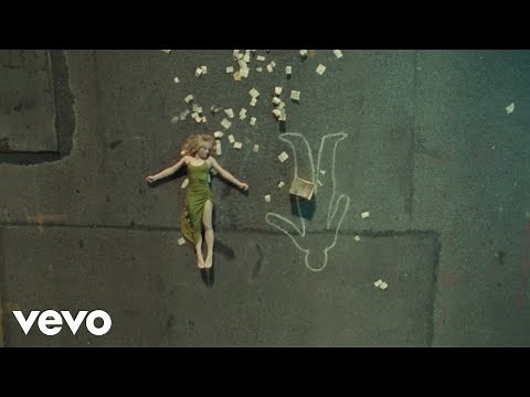Sabrina Carpenter - skinny dipping