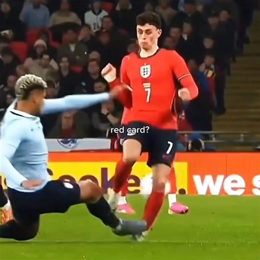 Araujo's strong entry into Foden 💀